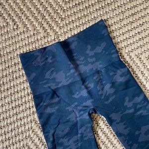 NWOT- SPANX “Look At Me Now Seamless Leggings”